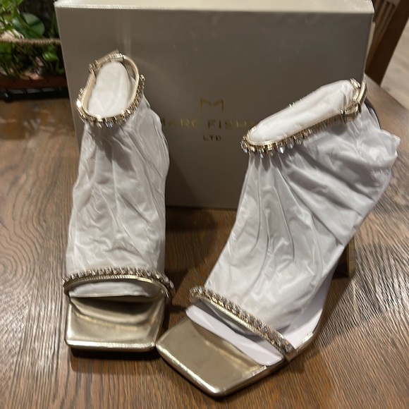 NIB Marc Fisher “Karima” Gold ankle strap sandal. - Picture 4 of 10